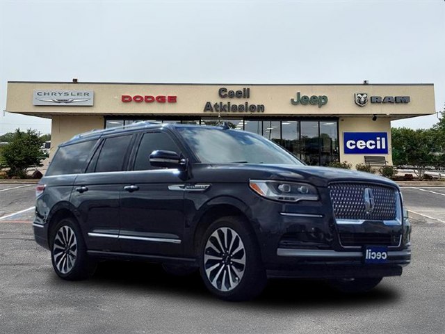 An image of 2022 Lincoln Navigator