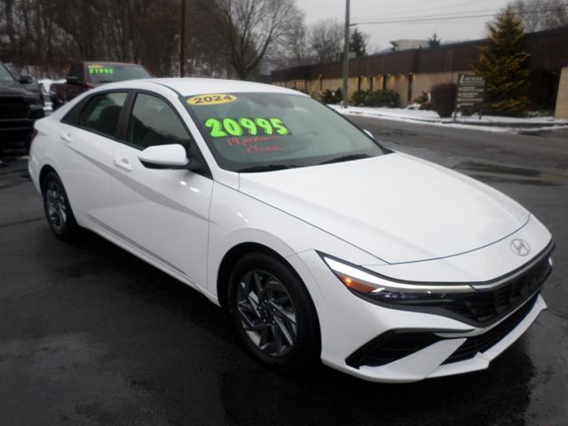 An image of 2024 Hyundai Elantra