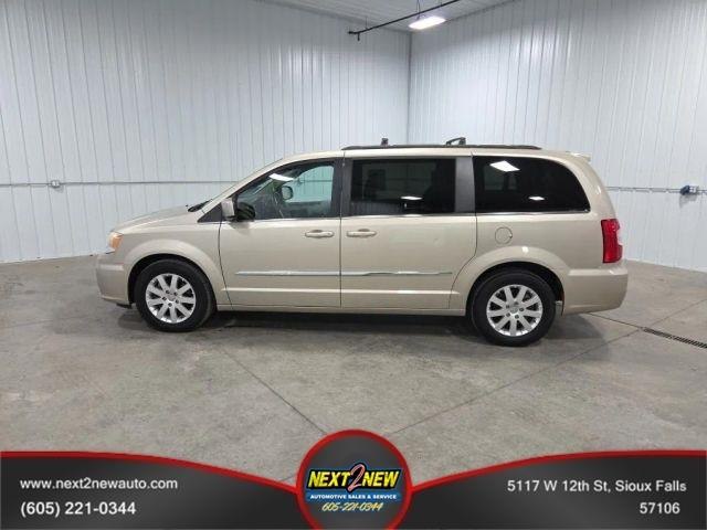 An image of 2014 Chrysler Town & Country